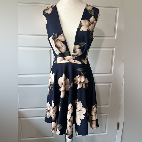Papaya Dresses & Skirts - New Papaya Navy Floral Print Plunge Skater Dress Sleeveless Party Cocktail MD